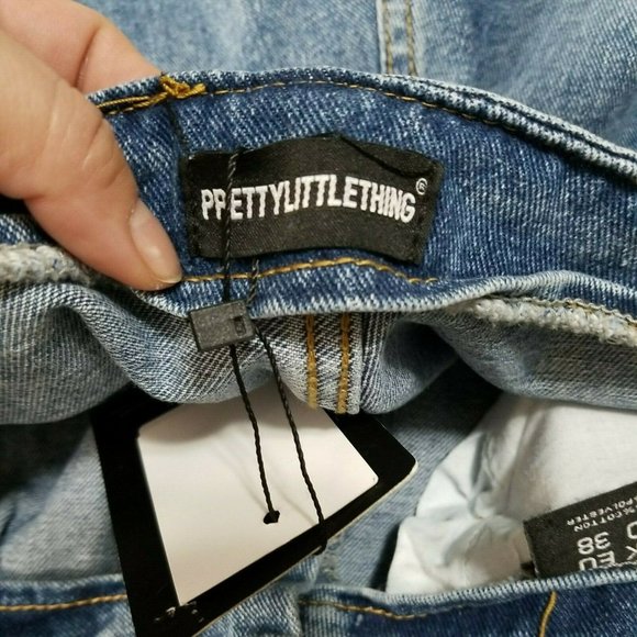 Pretty Little Thing Cargo Pocket Assymetrical Boyfriend Jeans NWT Women's US 6 - Picture 5 of 8